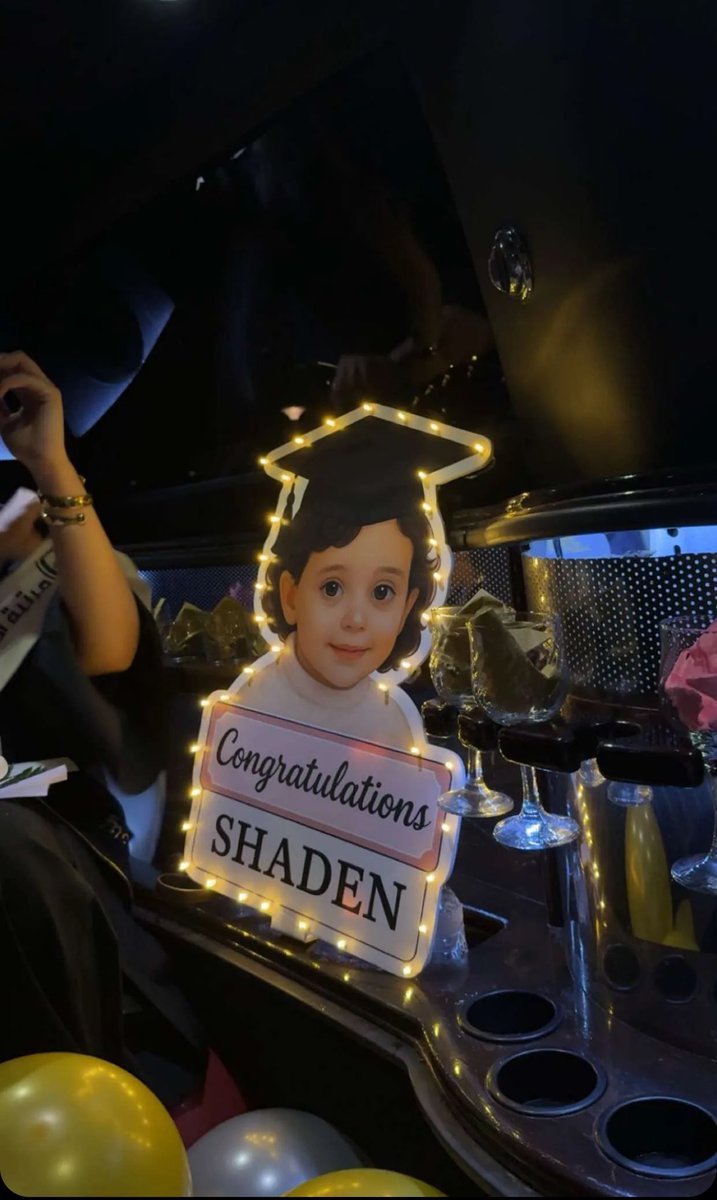 Sh1aden0's tweet photo. بحمد الله وتوفيقه، تخرّجت من جامعة رياض العلم – بكالوريوس تقنية أسنان، مع الحصول على مرتبة الشرف الثانية.

فخوره بهذا الإنجاز، وممتنة لكل من كان جزءًا من هذه الرحلة.
سائلة المولى أن يجعل هذا التخرج بداية خير لمستقبل مهني حافل بالعطاء والتميّز.💕💕 https://t.co/6SCYXLoqIY
