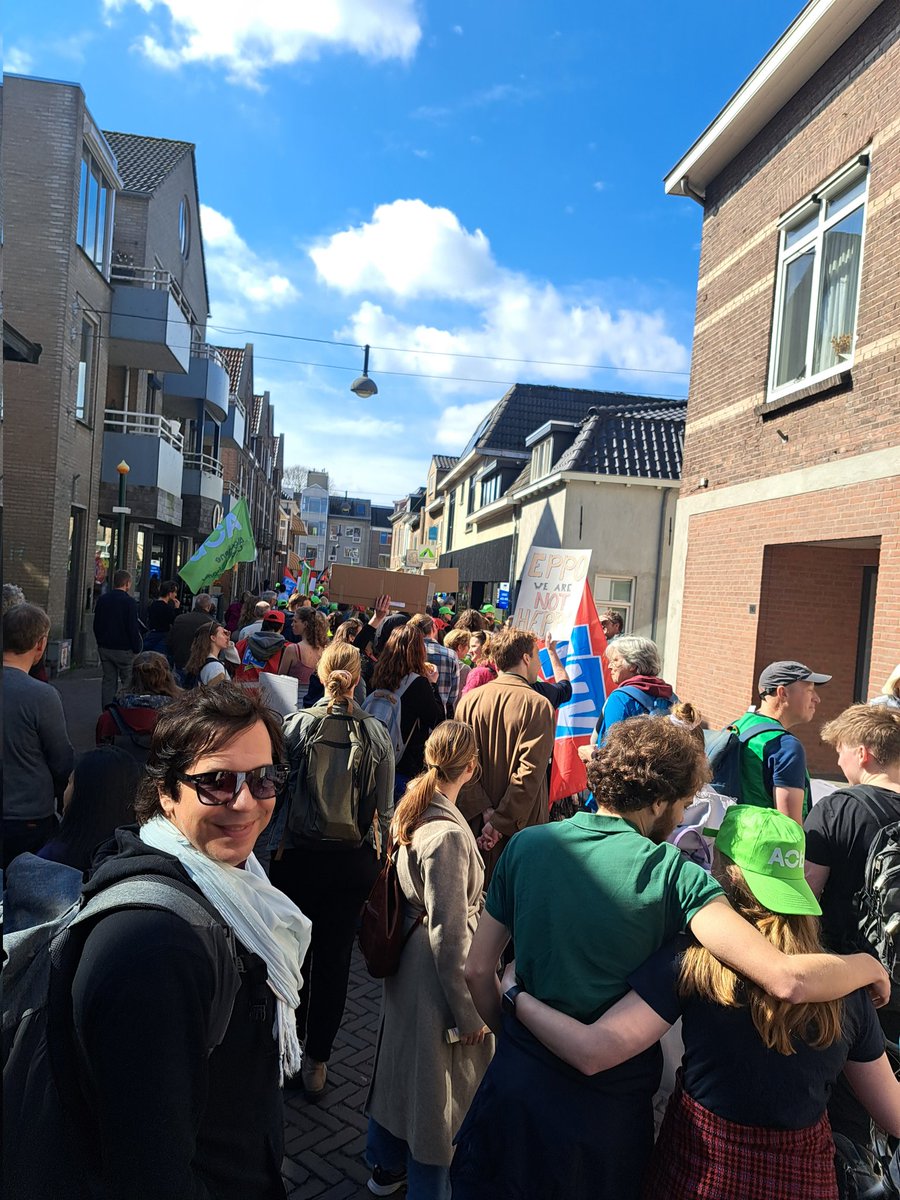 Joined today the protest against cuts in higher education and research in #Wageningen. 2000 people marched together from campus to the city center for speeches (including a speech by the mayor). #stopthecuts