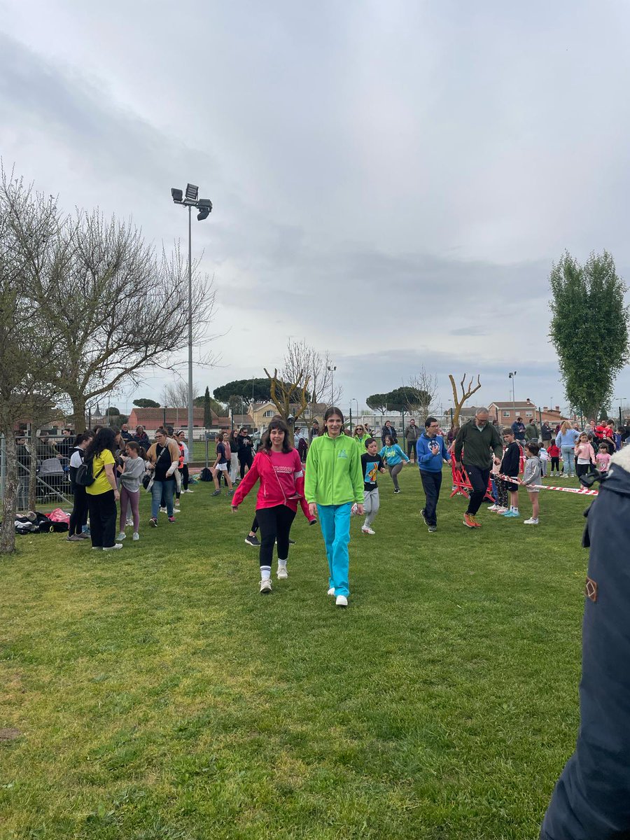 🏃‍♀️🏃‍♂️El pasado viernes usuarios del centro Viana de <a href="/FPersonas/">Fundación Personas</a> #Valladolid  participaron con el colegio de Viana  Ceip Pinares de Cega en una carrera solidaria. Se organizó para recaudar fondos para la asociación Pyfano apoyo y atención integral a niños con #Cancer 
#visibilidad