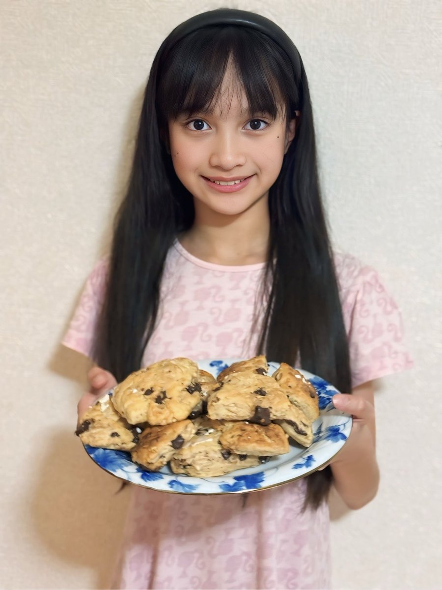 Anji_Angelique's tweet photo. おつじ🌹❤️🍎🐶🦄🌈🍫✨️‼️
今日ねお兄ちゃんとスコーン作ったよ🍪😋💕
見た目はスコーンじゃなかったけどおいしかったんだ😍
みんな食べてみたい❓
おやすみ♥️
#littlebaker #baking101 https://t.co/1eGVKJwXF0