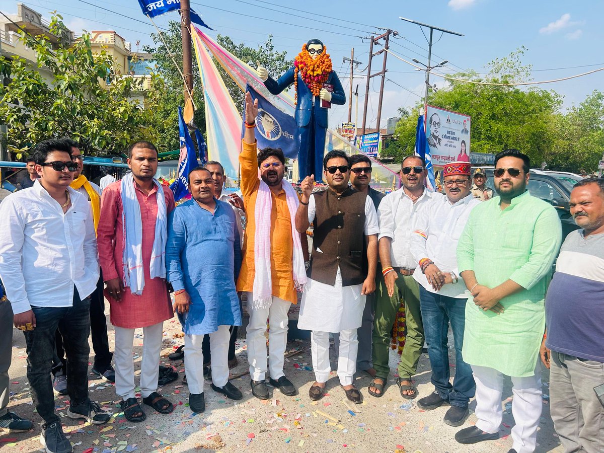 MukhiyaMu5964's tweet photo. अद्वितीय प्रतिभा के धनी, महानायक, विद्वान, दार्शनिक, वैज्ञानिक, विधिवेत्ता, अर्थशास्त्री, लोकप्रिय राजनीतिज्ञ, समाजसेवी, महान योद्धा, देश के प्रथम विधि एवं न्याय मंत्री, भारतीय संविधान के जनक डॉ. बाबा साहेब अम्बेडकर की जयंती पर आज राठ में माननीय विधायक @brijbhushanmla जी https://t.co/XrynPQWXEo