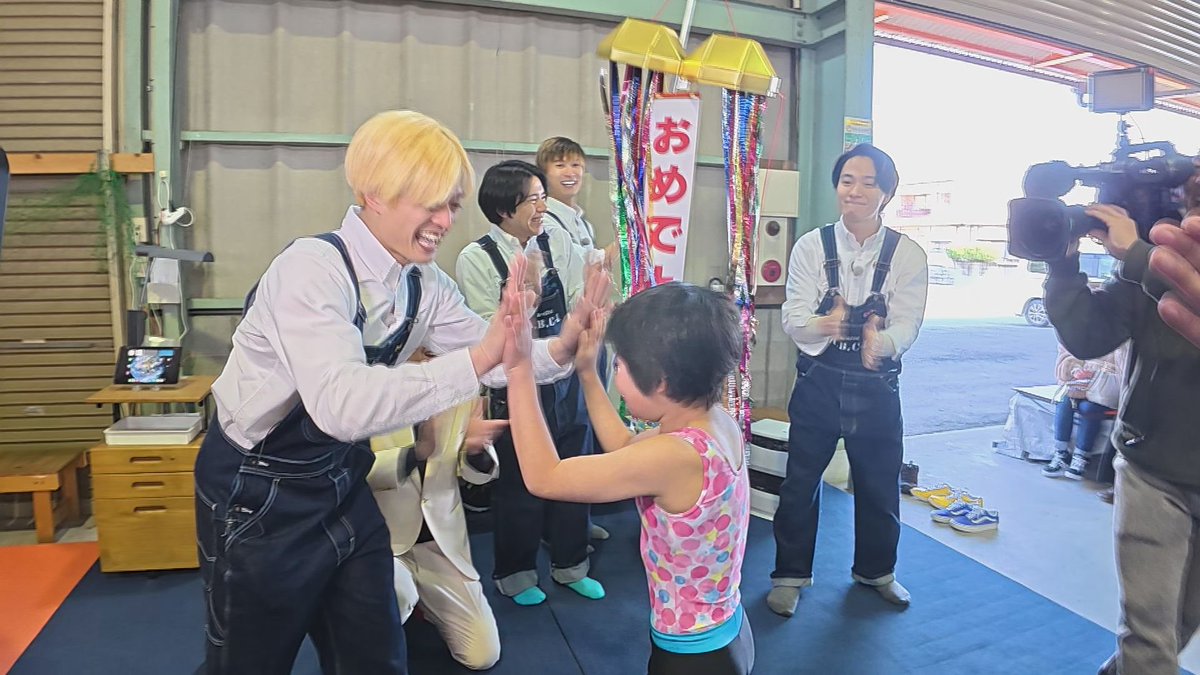 🍤🍤えびてん見どころ②
4月といえば様々な「おめでとう」が飛び交う時期、県内の色んな人に「おめでとう」をお届け！
過去にご縁があったあの人に会いに行ったり、#サプライズおめでとう も敢行！予想以上の反応にメンバーもホッコリ気分♪

🍤4月号は15日（火）夜7時から！

#🍤 #あっぱれABCZ