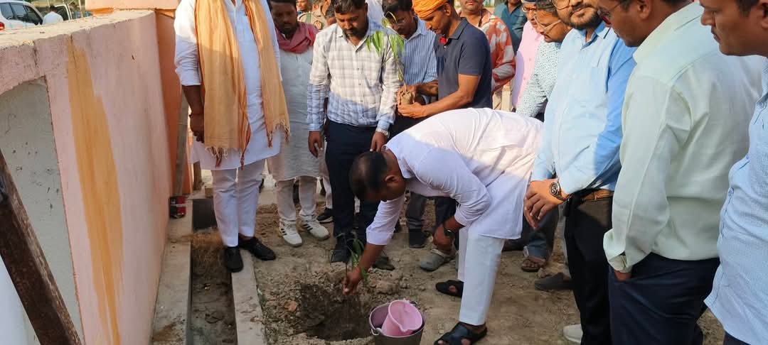 vipuldubeymla's tweet photo. आज विधानसभा क्षेत्र के ग्राम सभा उमरिया में जल जीवन मिशन के तहत नवनिर्मित पानी टंकी के उद्घाटन कार्यक्रम में शामिल हुए।।

@myogiadityanath @narendramodi  @AmitShah  @brajeshpathakup  #KeshavPrasadMaurya #SwatantraDevSingh #SanjayKumarNishad https://t.co/qwVfsu7uif