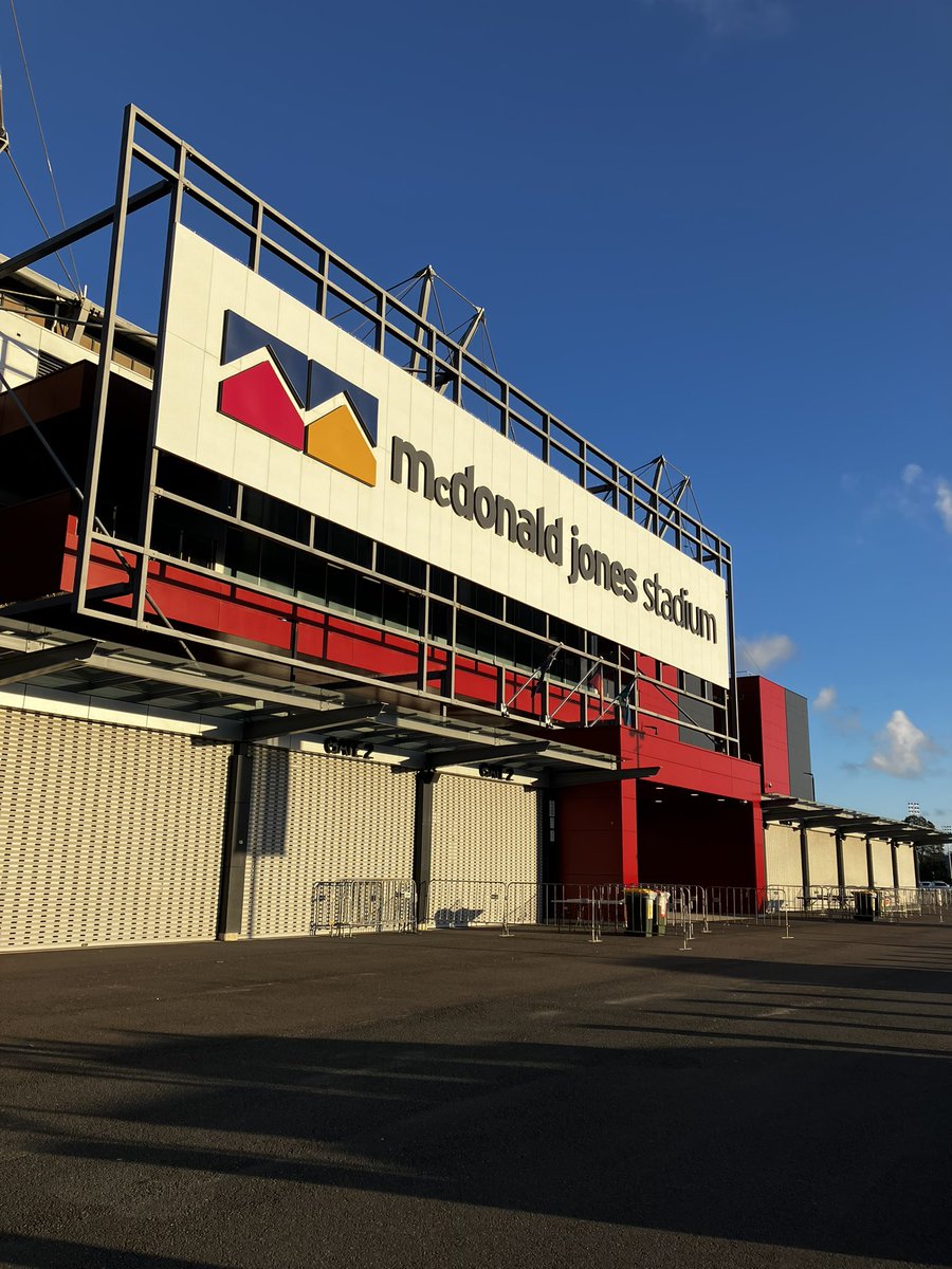 175cholesterol's tweet image. 水沼選手の楽しそうにｻｯｶｰしてる姿が大好きで1分1秒でも長くこの目に焼きつけたくて、総移動距離17,000km飛行機かっ飛ばして行ってきたﾆｭｰｶｯｽﾙ
現地ｻﾎﾟさんも気さくに話しかけてくれて行く前は緊張してたけど楽しかった♡絶対また行く!!

#個サポオーストラリア遠征
#BondedByGold