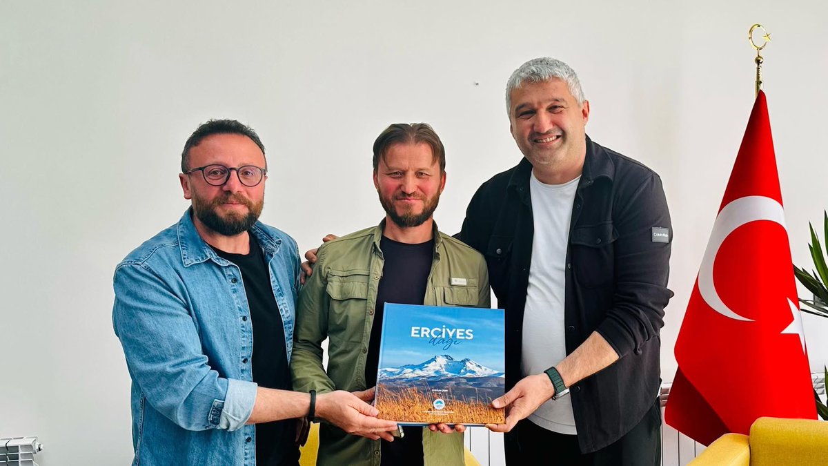 Uluslararası Sosyal Medya Kullanıcıları Derneği (USMEK) tarafından düzenlenen Kayseri Foto Maraton Yarışması’nda Jüri Özel Ödülü’nü kazanan İhlas Haber Ajansı İstanbul Muhabiri Halit Arslan’ı tebrik ediyor, kariyerinde üstün başarılar diliyoruz.

👉 <a href="/izzetaydin_tr/">izzet AYDIN 🇹🇷</a>