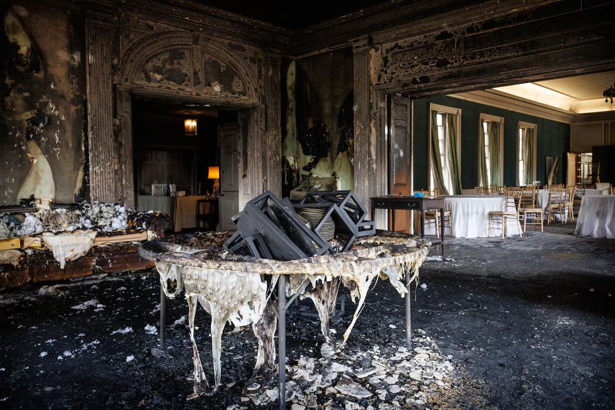 jatara_'s tweet image. Troopers say Cody Balmer hated Governor Josh Shapiro, made Molotov cocktails, scaled a 7-foot fence and broke windows at the governor’s mansion to set it on fire. Police say he got inside the home and planned to beat Shapiro with a hammer if he saw him.
wpxi.com/news/local/man…