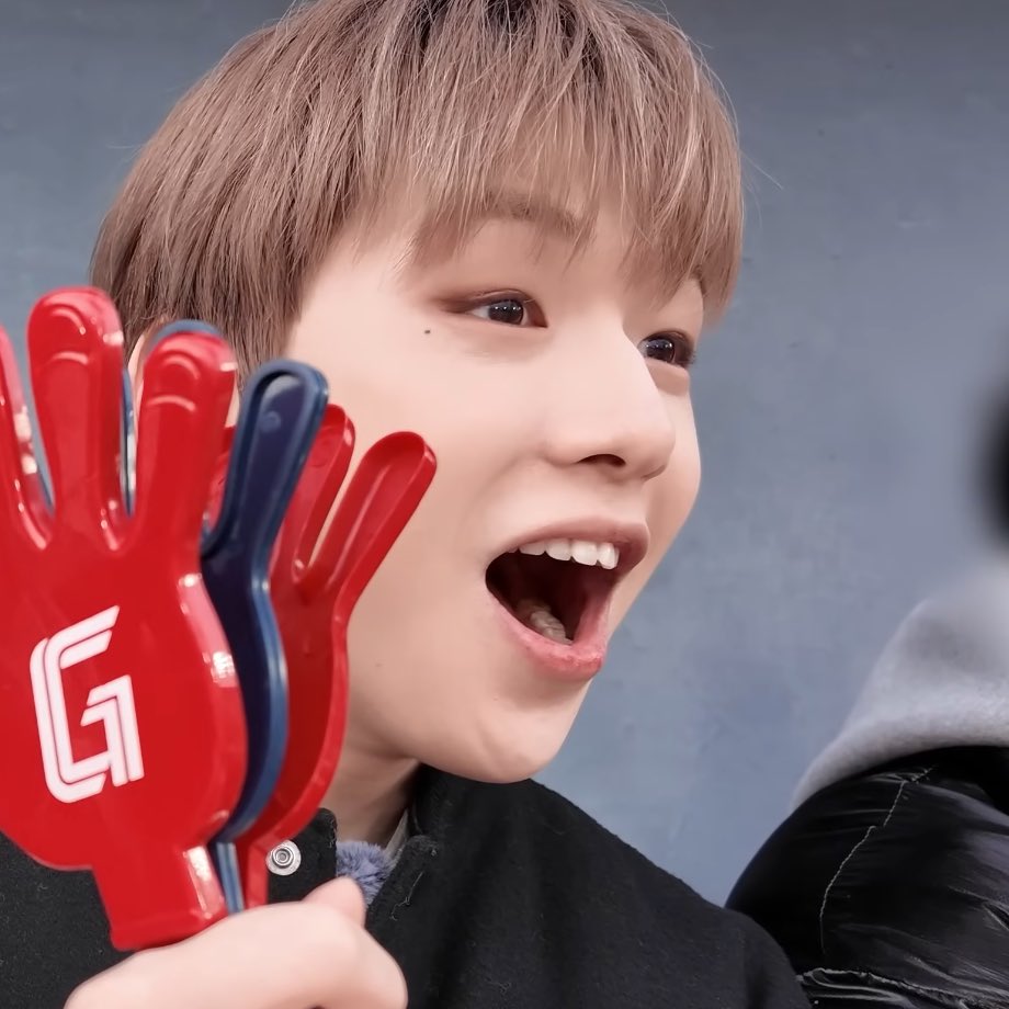 blackkdkd's tweet photo. 니애리 어금님까지 내가 봐두델가? https://t.co/MLp9U4qQdC