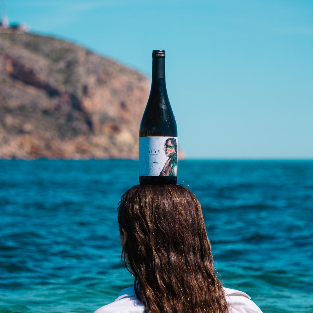 Finca_Bacara's tweet photo. YEYA, la Diosa del mar. 
Así es el vino que la representa.

#DOJumilla #Yeya
.-

YEYA, the Goddess of the Sea. 
That’s the wine she represents. https://t.co/uzOZ2CyfYm