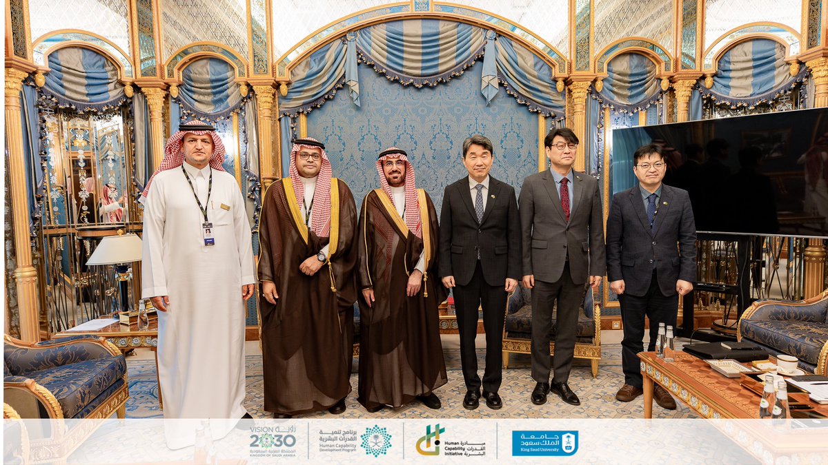 على هامش مؤتمر مبادرة القدرات البشرية "HCI"، التقى سعادة رئيس #جامعة_الملك_سعود المكلَّف أ.د. عبدالله السلمان، معالي نائب رئيس الوزراء ووزير التعليم في كوريا الجنوبية السيد لي جو-هو، لبحث سبل التعاون الأكاديمي والبحثي بين الجانبين.