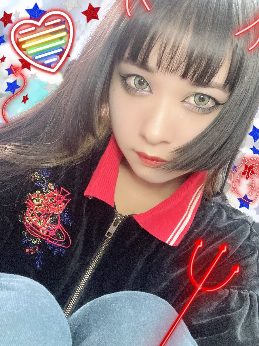 ただのめちゃくちゃ前の自撮りですね😈
デコが楽しくてだな