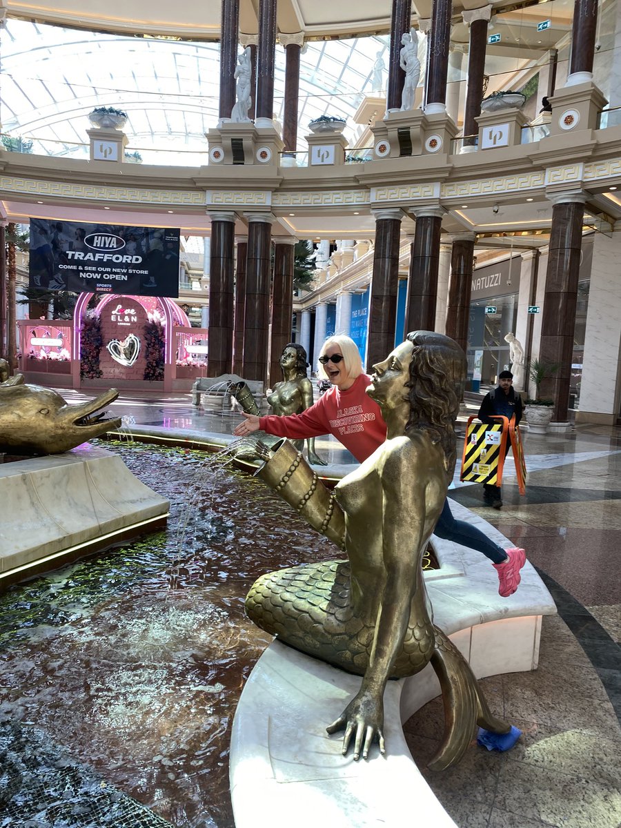 KatyaOcean's tweet photo. 🛒🛍️🇬🇧#traffordcentre #manchester #england #walk #amazing #enjoy #happy #lifestyle #lifestyle #mall https://t.co/lBQeA1xYq6