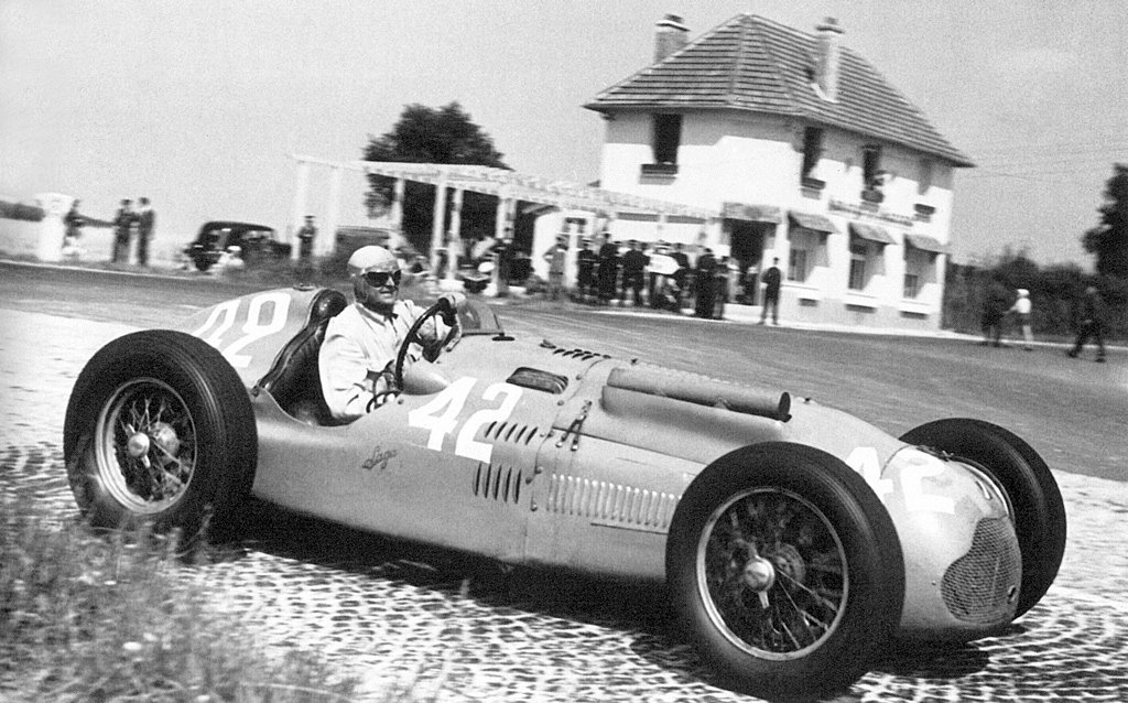 Rinoire's tweet photo. #OldSchoolRacing
French GP @ReimsGueux 1951
#TalbotLago T26C
Louis Chiron
8th position https://t.co/TEr1V4W7VH