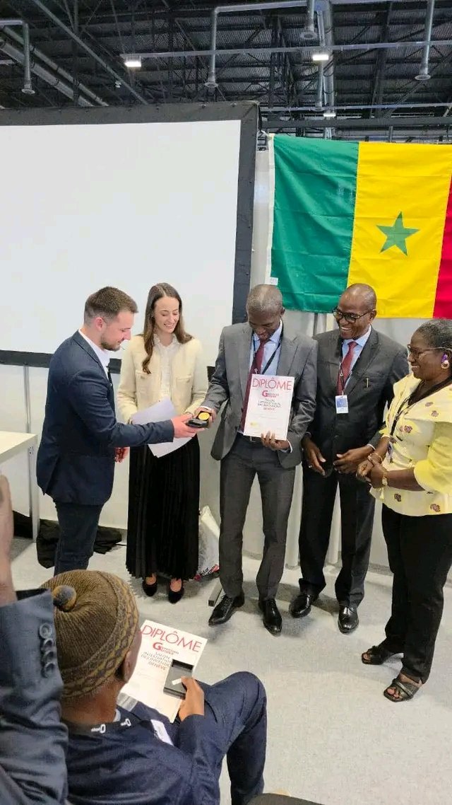 🏅 Le Sénégal, champion de l’innovation !

5 médailles d’or, 1 d’argent et 4 de bronze : nos inventeurs raflent la mise à Genève !  

Bravo à nos champions

Bravo au MESRI  

Ces récompenses  montrent que le Sénegal possède des jeunes talents compétitifs sur la scène mondiale.