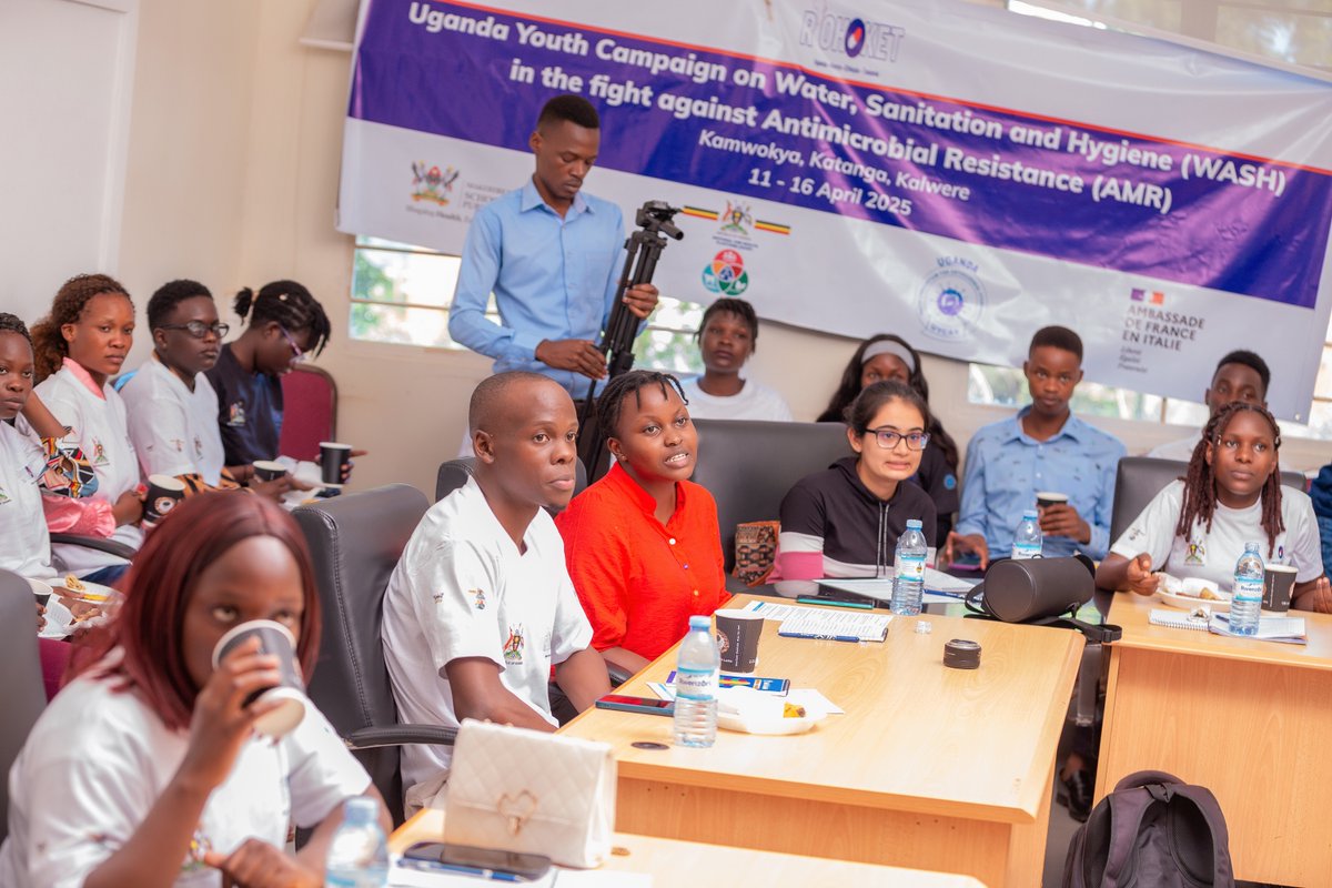Rohoket's tweet photo. Uganda Youth Consortium for Antimicrobial Stewardship has trained youth from universities to champion the WASH program as a preventive measure for AMR and has embarked on a journey to empower youths to create awareness about AMR in the slum areas of Kampala https://t.co/9KKmjL5Bi3