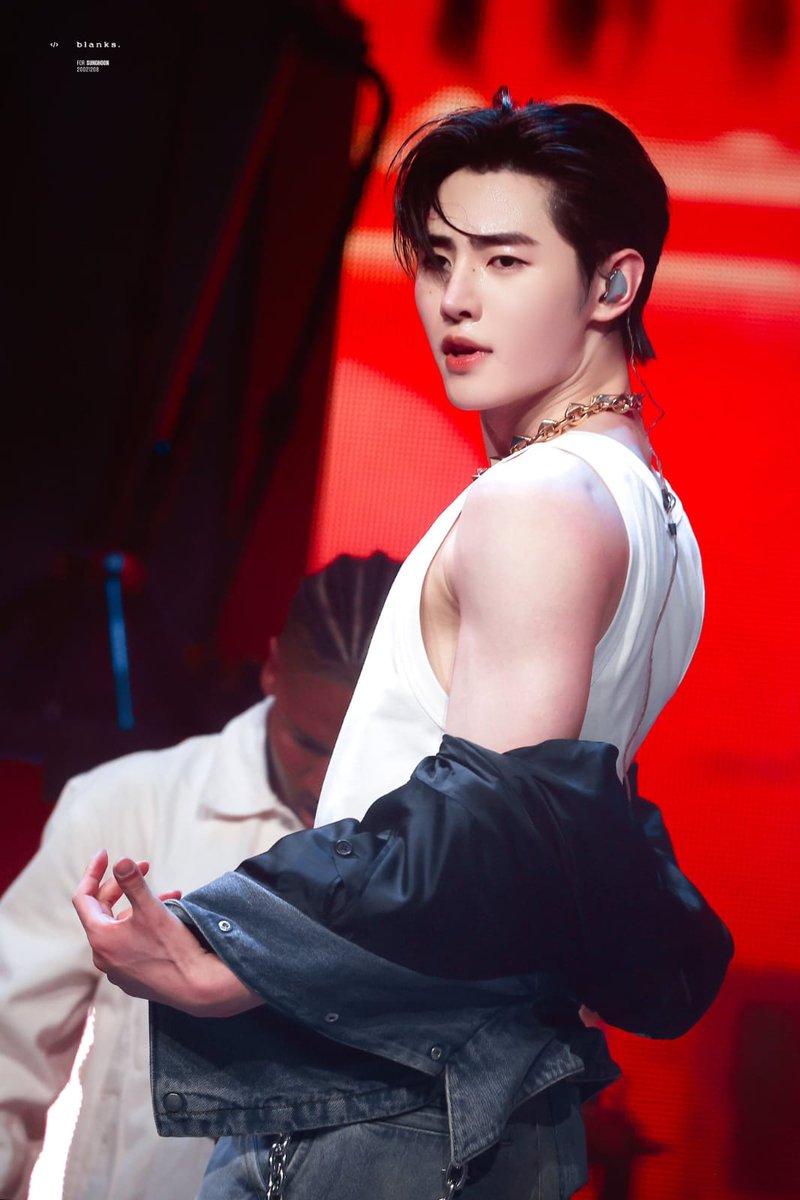 성훈. tweet media