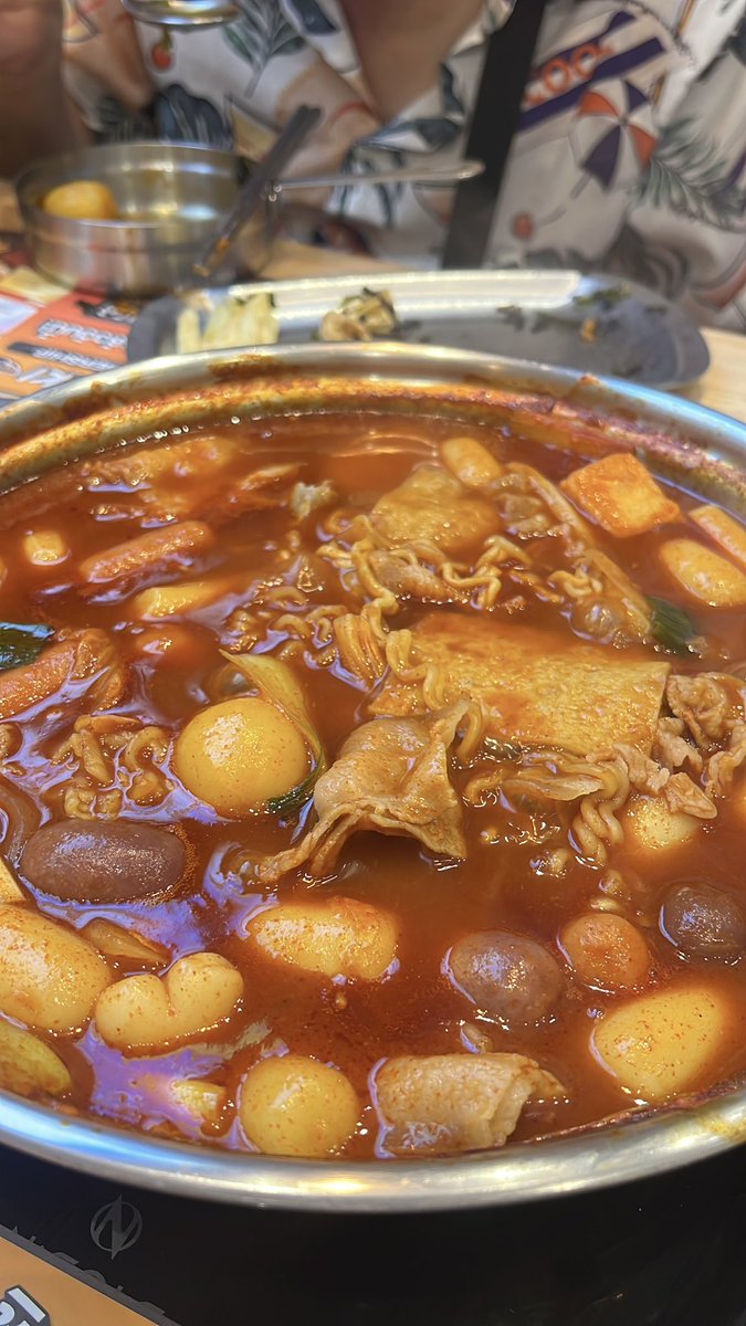 มะก่อนกุกินได้ไงอะ มากินตอนนี้คือหวานตัดขามาก ดุ๊กกี้ งง