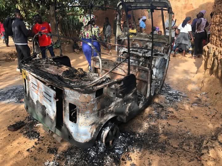 Amnesty International strongly condemns the killing of at least 51 people last night when gunmen invaded Zikke village of Bassa LGA, Plateau State. Along the way the gunmen also razed villages and looted homes, destroying everything on their path.