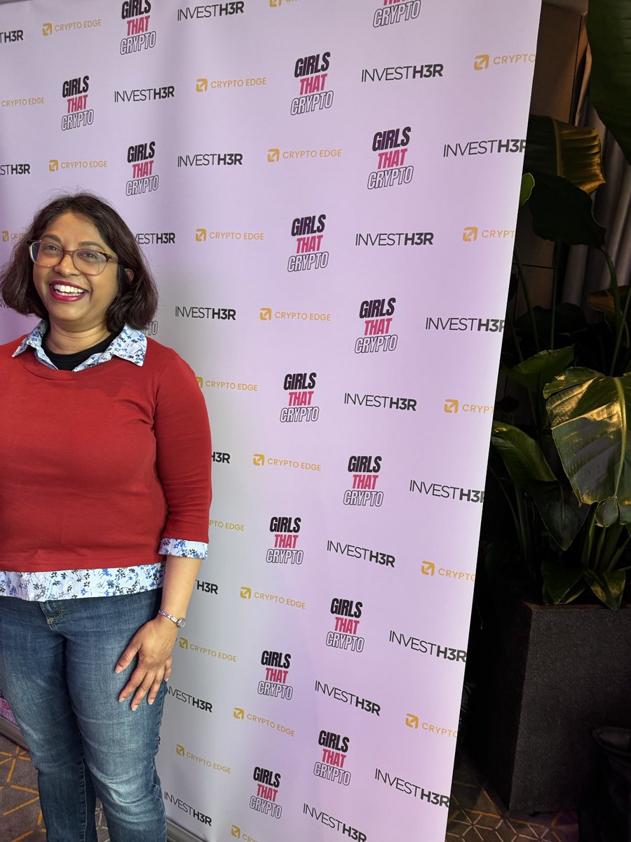 Chatting to ⁦<a href="/GirlsThatCrypto/">G.T.D.S</a>⁩ at #chainreaction ✨