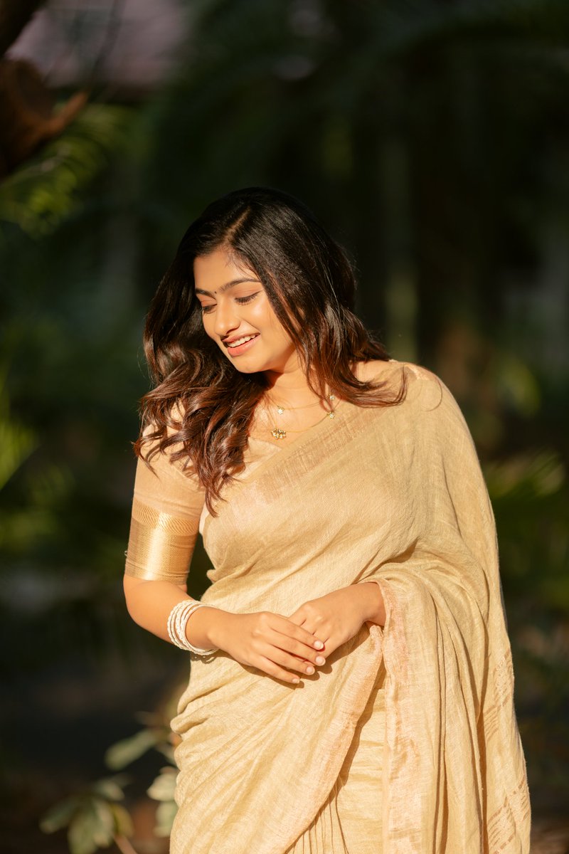 Yuvraaj (@proyuvraaj) on Twitter photo #ArchanaRavichandran is absolutely glowing in this stunning saree! Grace and elegance personified ❤✨
<a href="/Archana_ravi_/">Archana Ravichandran</a> <a href="/UVCommunication/">UV Communications</a> #ArchanaRavichandran is absolutely glowing in this stunning saree! Grace and elegance personified ❤✨
<a href="/Archana_ravi_/">Archana Ravichandran</a> <a href="/UVCommunication/">UV Communications</a>