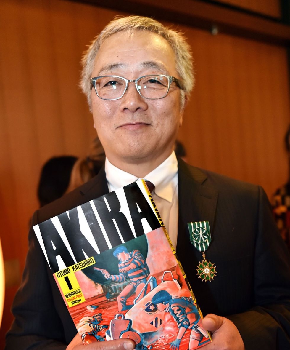 Hoy es el aniversario de uno de los artistas más influyentes e importantes de la historia del manga y el anime, el maestro Katsuhiro Otomo (大友克洋).

El padre de ‘Akira’ cumple 67 años. Fue el primer mangaka en ganar el prestigioso Gran Premio de la Ciudad de Angulema el 2015.