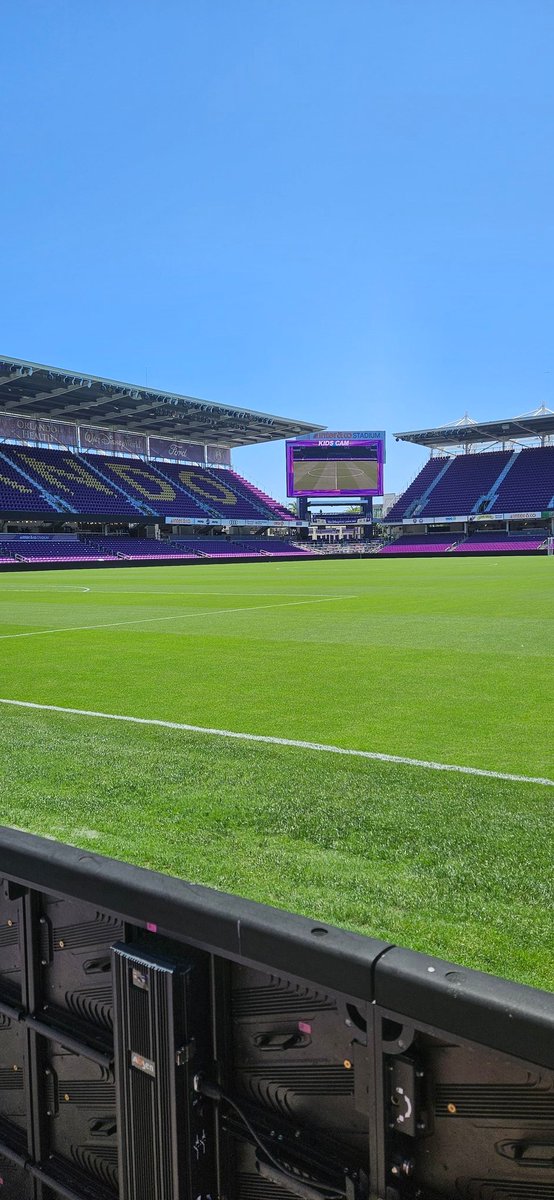 ERIKCBUISINE tweet media