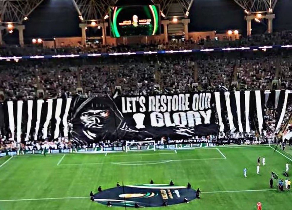 الجمهور هو الاعب رقم 12 👏🏻 
هذا الجمهور العاشق يعلم الله اني سمعت اصوات تحترق على هذا الكيان بالمساحات بعد كل تعثر و قلبه يتقطع من الحزن نصيحة لا تخسرون هذا الجمهور مهما حصل الإدارات سوف ترحل والاعبين كذلك ويبقى هذا الجمهور محب لا يتغير 
شاهدت منذ سنوات  حتى الان 
- ان الادارة