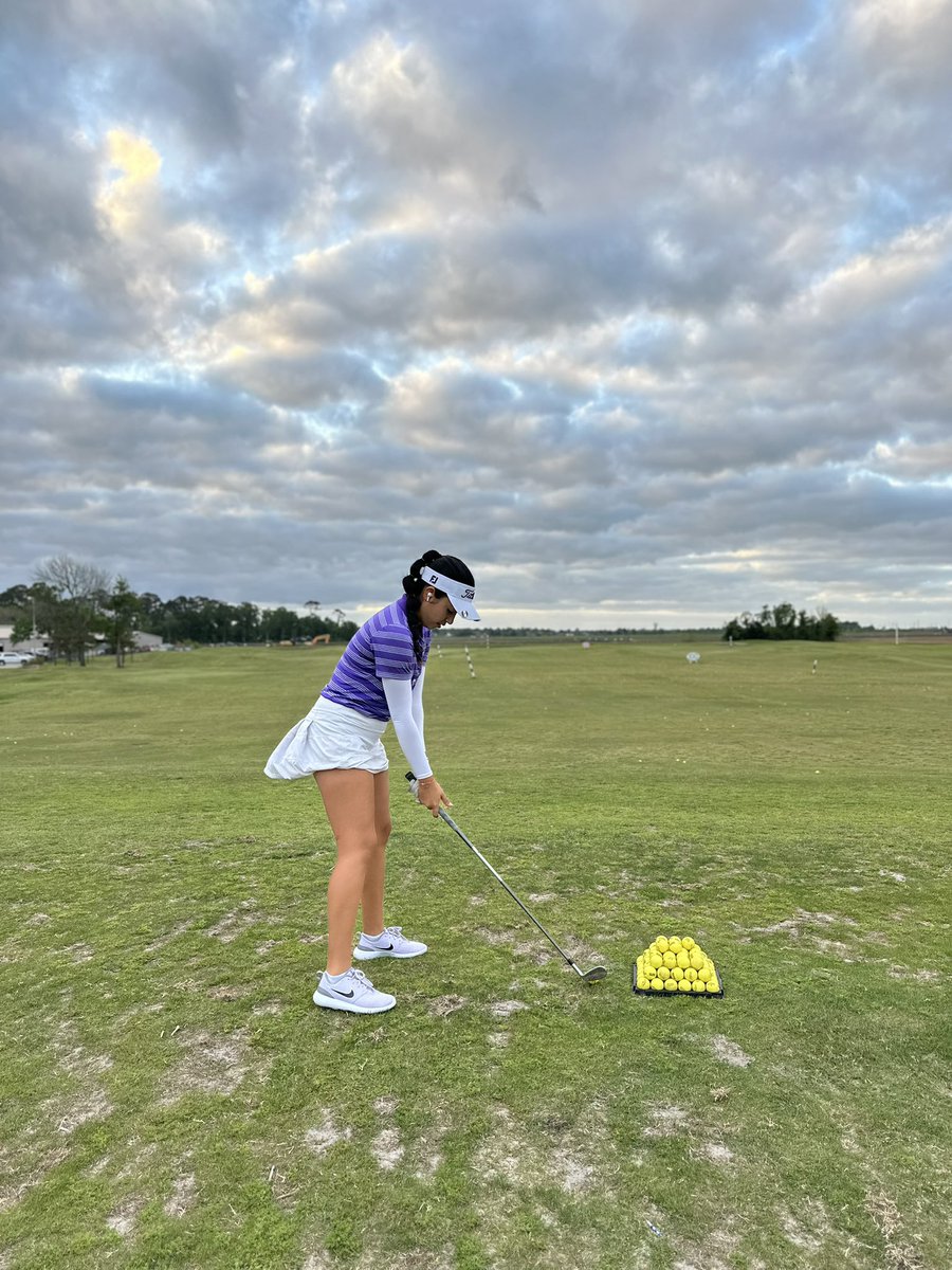 JVillGolf's tweet photo. At Eagle Point getting ready for Day 1 of Regionals! Let’s do this Daniela!! 💜💛⛳️ https://t.co/KVyo270V8G