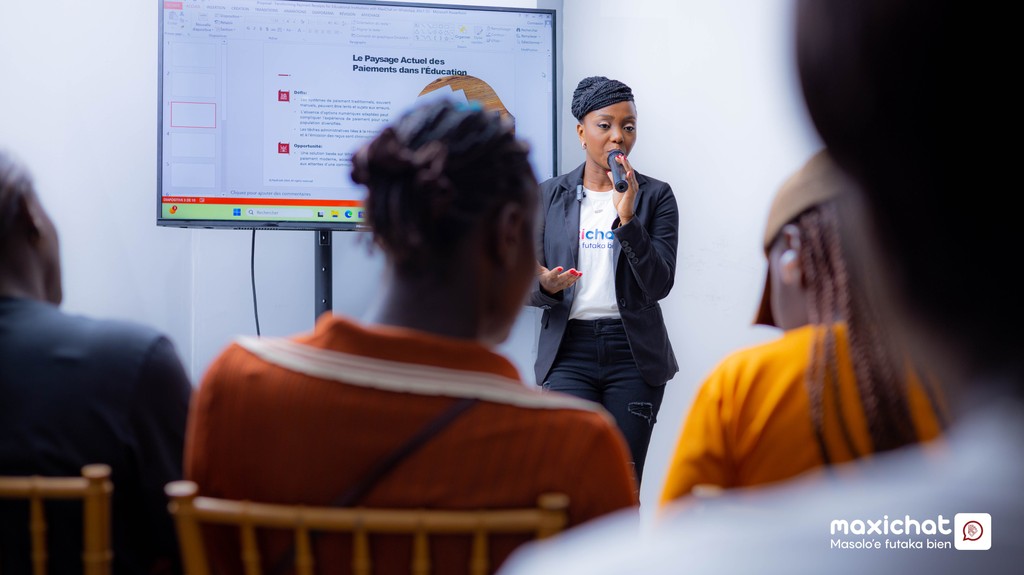 Maxicashapp's tweet photo. 🎉 Retour en images sur notre MeetUp !

Un moment fort où nous avons présenté MaxiChat 🤖💬
✅ Une audience attentive, réactive… et totalement séduite par la simplicité et la puissance de l’outil 💡
🥳 Bravo à M. Christian Senzele, heureux gagnant de notre tombola MaxiChat ! https://t.co/5pNZVwxb8O