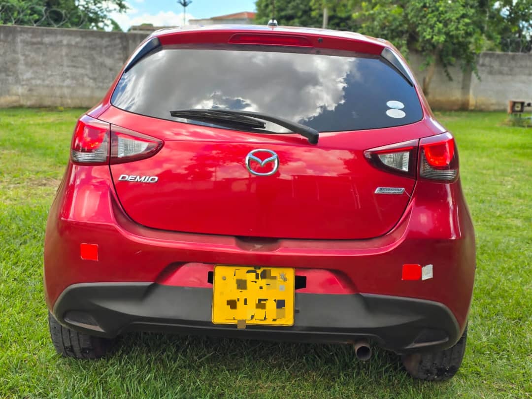 ItsDawsonX's tweet photo. @RealTalkFadzie Mazda Demio
Automatic transmission 
1.5l Petrol
Model 2015
Istop
Duty paid
Zero fault
$8000usd
Call/app:+263773741218 https://t.co/Ip6UbeXrKQ
