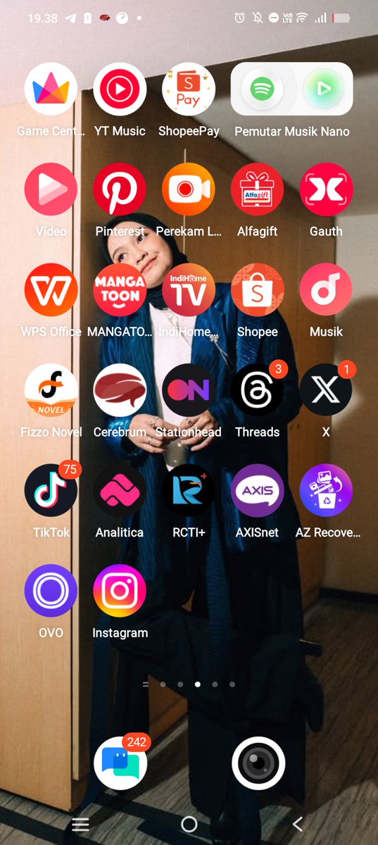 Gak tau knp suka aja gtu lihat barisan apk yang sesuai warna gni jdi enak dilihat deh.jdi klo cari apk tinggal lihat aja warna nya😍😍😭