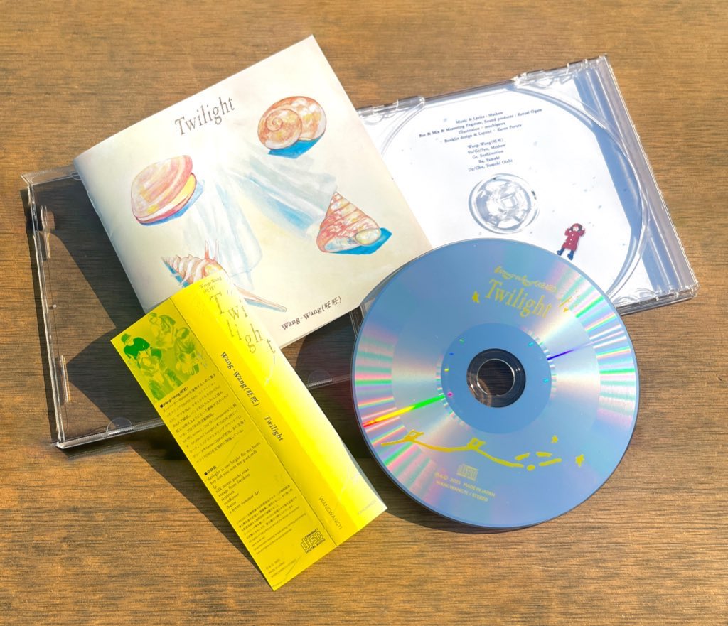 xk_0x's tweet photo. Wang-Wang(旺旺)   
1st album“Twilight”

CDデザインを担当させていただきました。 https://t.co/jzaUyjTbt3