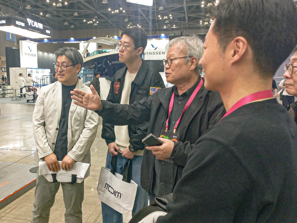 sketchlabkaist's tweet image. On Apr 11, we had an amazing time at the 2025 Seoul Mobility Show, thanks to an invitation from KLIO DESIGN! We can’t wait to see KLIO’s multi-purpose mobility project, MULE, everywhere! 🚗⚡️