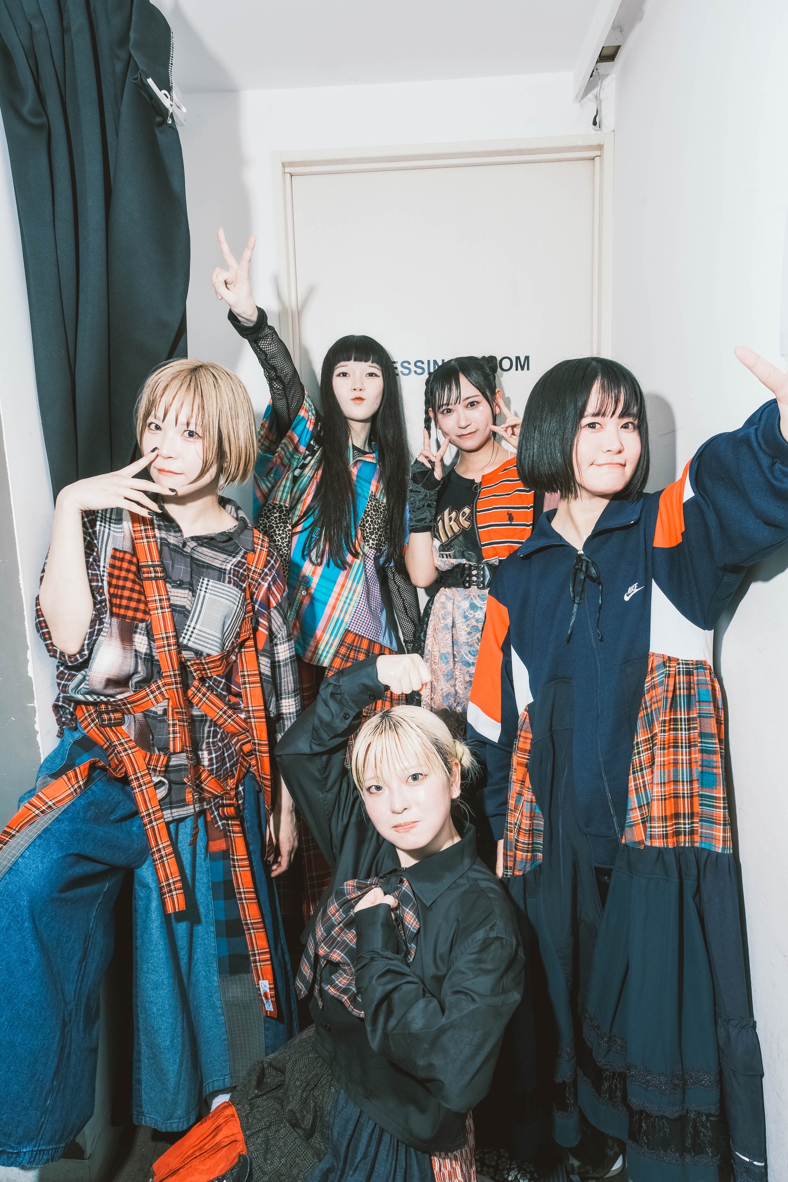 アイドル ROCK TO YOU Tokyo 7th シスターズ】4U『Rockin' On!』Short ver. - YouTube