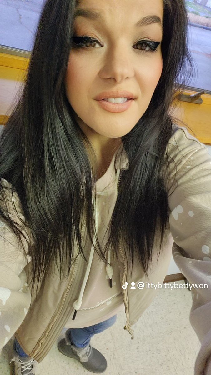 Betty1Eviil's tweet photo. Good morning and happy Monday, sweet soulsโจ๏ธ๐ New week new possibilities ๐ Stay hydrated and get that work vibe poppin ๐ โจ๏ธ โค๏ธ
#morningmotivation #gamergirls #fitnessjourney #tiktokers #fypใทโค๏ธ๐โค๏ธ #bigirlsofinstagram #wlw https://t.co/Q90tqWjm7X
