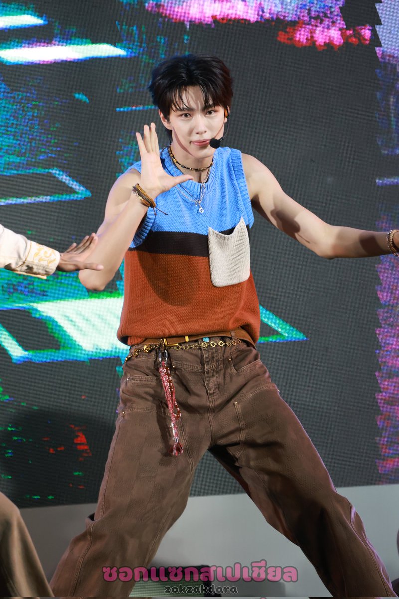 Zokzakdara2's tweet photo. OMAR ร่วมสร้างความสนุกบนเวที “Siam Paragon Summersive : Happiness in Full Bloom”

NexT1DE AT SIAM PARAGON
#SiamParagonSummer2025xNexT1DE 
#NexT1DE #NexT1DE_OMAR
#唐奥玛 #OmarTang #OMAR
#SiamParagonSummer2025 #HappinessInFullBloom #SiamParagonSongkran2025 https://t.co/tT7Gi4ZycL