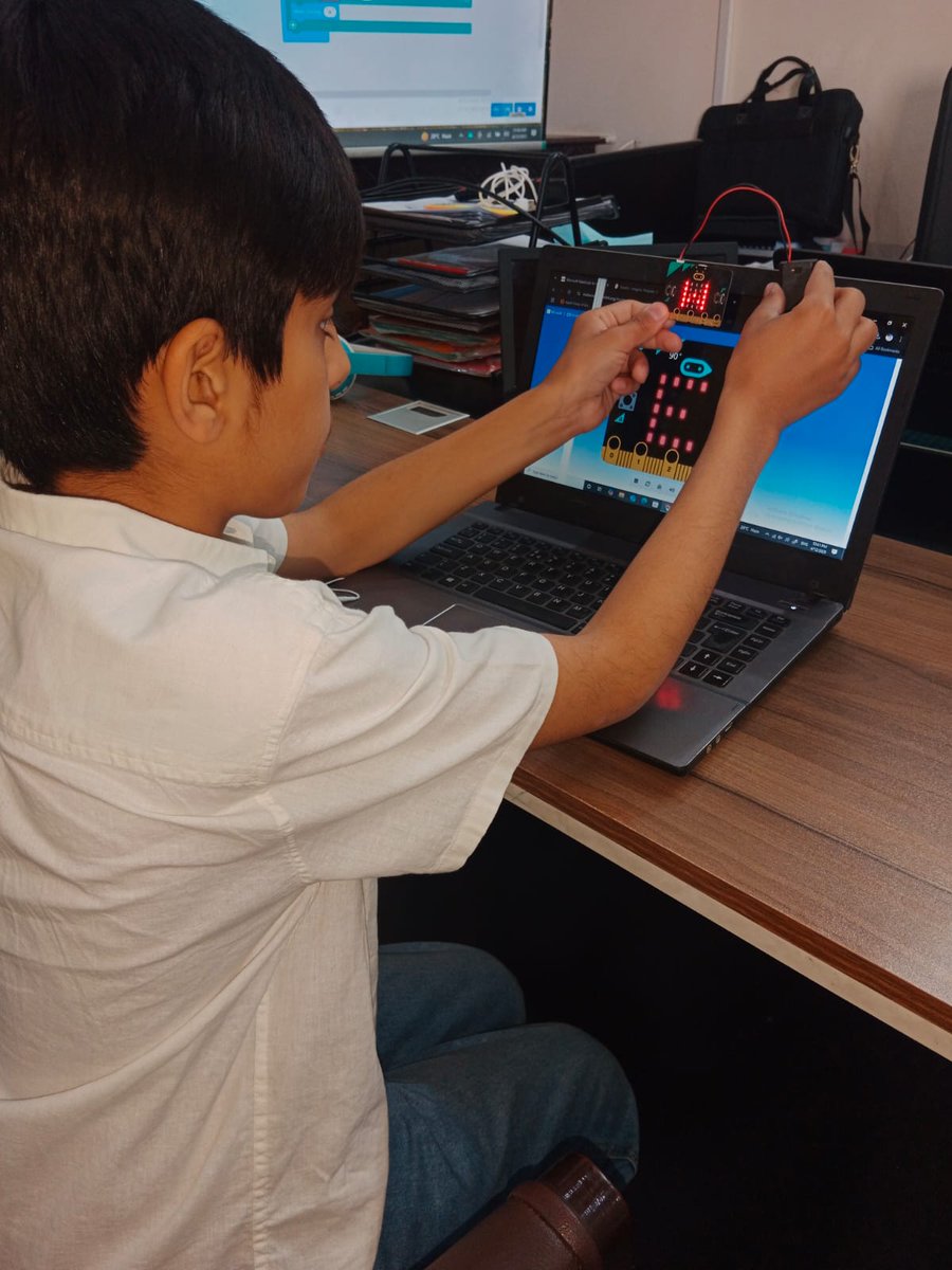Coding4KidsPK's tweet image. Great weekend with DroBotX Team, with interesting projects: BBC Microbit, Raspberry Pi & Python-3 #BBCmicrobit
#Coding4KidsPK