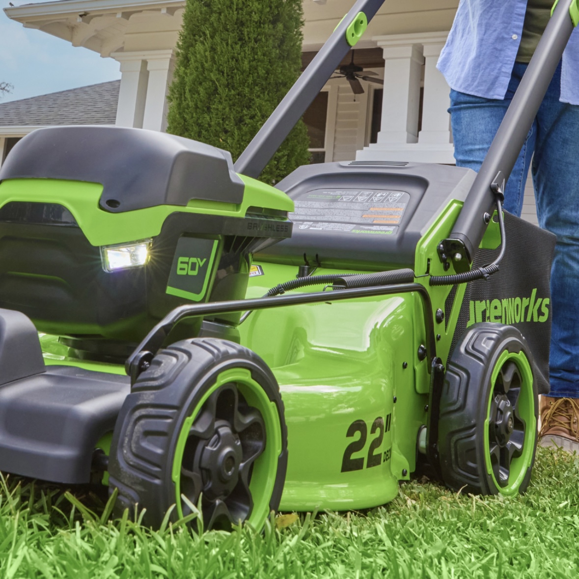 Good deeds mow a long way!

Help a neighbor. Clean a yard. Share it with #MowItForward 💚⚡
Enter to Win a Greenworks Self-Propelled Mower &amp; spread those Earth Day vibes! 🌎✨

greenworkstools.com/pages/earth-da…