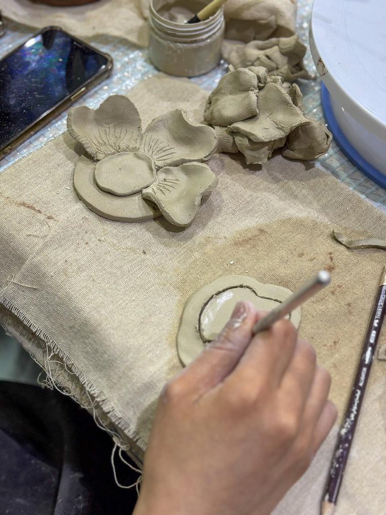 #جمعية_التنمية_الأهلية_ببقعاء_الشرقية 
اليوم الثاني لدورة صناعة الفخار بدعم من منصة احسان الخيري <a href="/EhsanSA/">منصة إحسان</a>