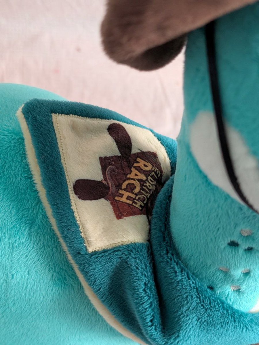 Commission just finished for EldritchRach of their little mascot, Nessie! They have a removable hat with functional toggle, embroidered markings and sublimation printed logos ✨