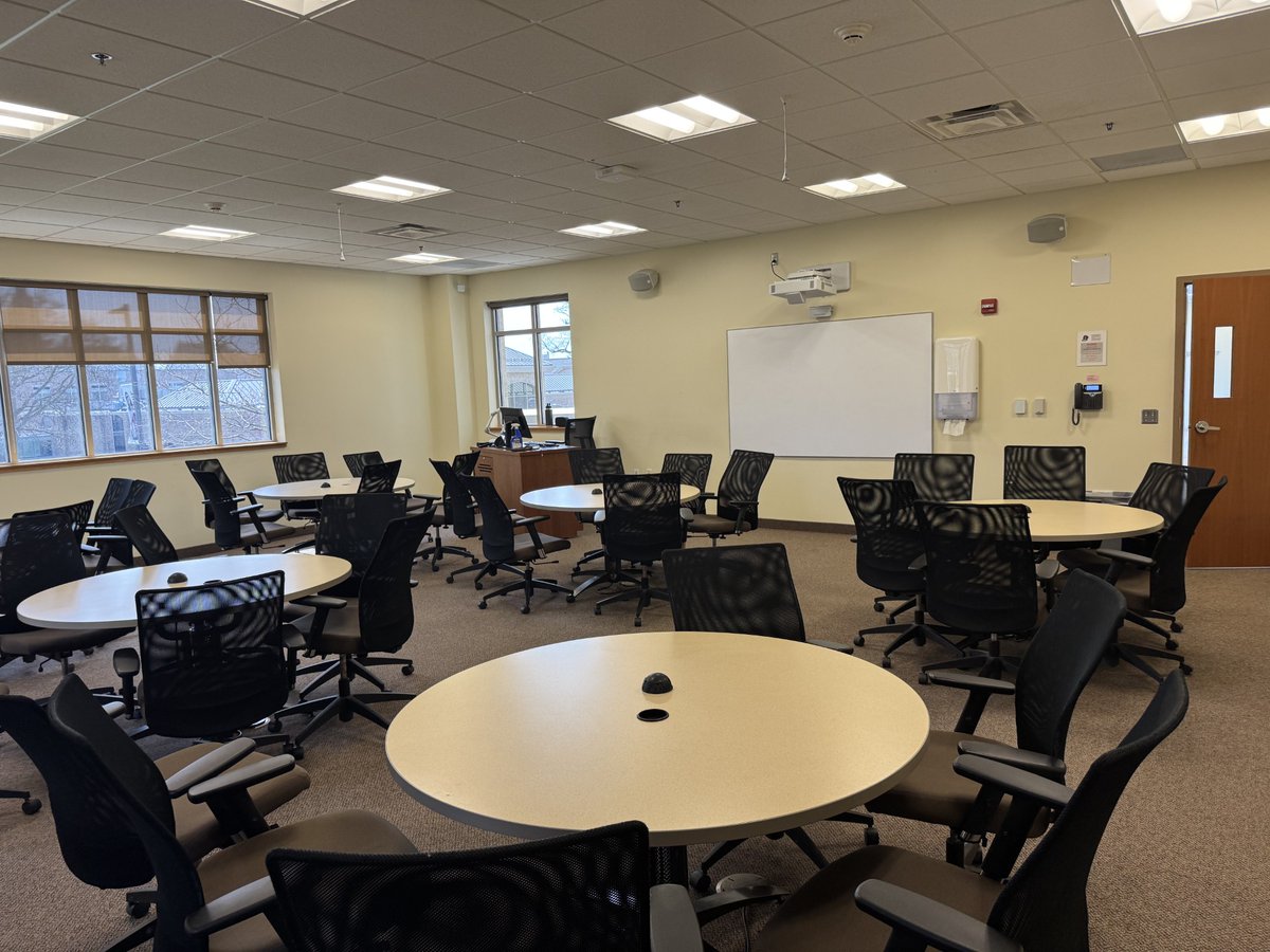 📈Salerno Center for American Enterprise

📖The School of Business is AACSB accredited! Undergraduate programs include Accounting, Finance, Management, and Marketing!

For more about the school of business, including the 4+1 MBA program, visit: sjf.edu/schools/school…

#RollCards