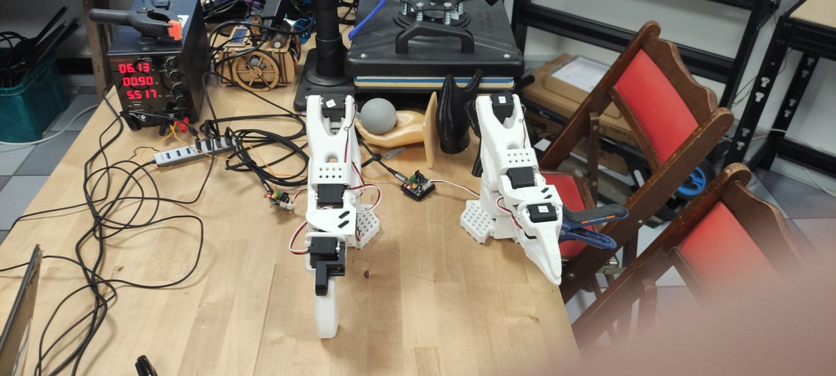 ahork's tweet image. #lerobot premier pas en télé opération  réussie