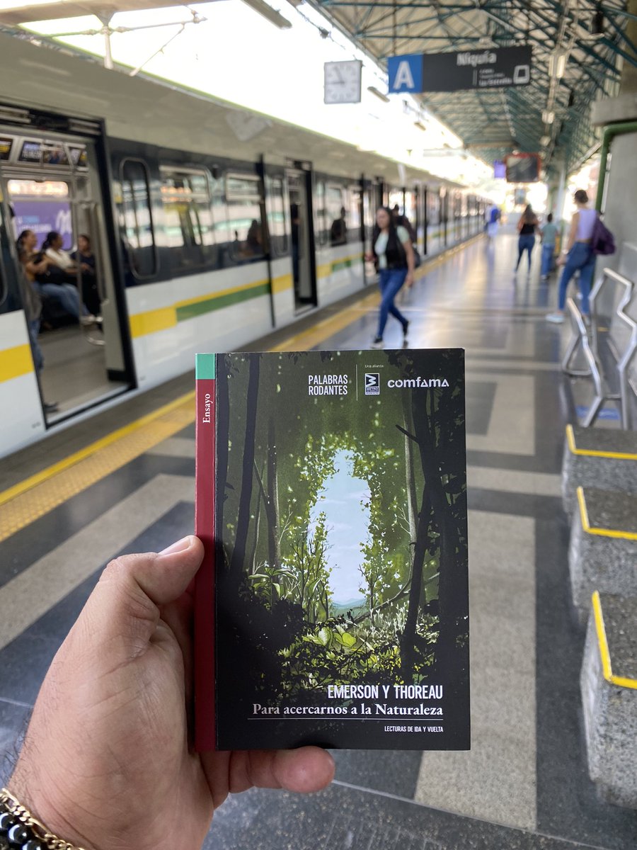 18 años y 163 títulos 📚 después, llegamos a la maravillosa cifra de 2⃣'0⃣0⃣0⃣.0⃣0⃣0⃣ de títulos de la colección #PalabrasRodantes 📚puestos en circulación. 🤩

Un logro que celebramos 🥳🎉🍾 junto a <a href="/Comfama/">Comfama</a>, nuestro aliado en esta aventura literaria. 🧵👇🏽