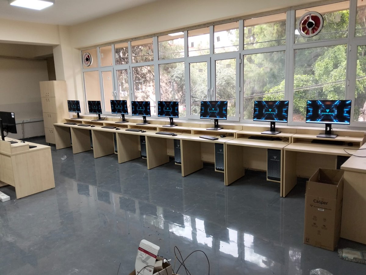 TarsusMtal's tweet photo. Tarsus MTAL atölye ve laboratuvarları SEUP Projesi kapsamında yenilenmeye devam ediyor.@valiatillatoros @fazilet_durmus @g_tarsus @m_anteplioglu66 https://t.co/5G9Xp696uj
