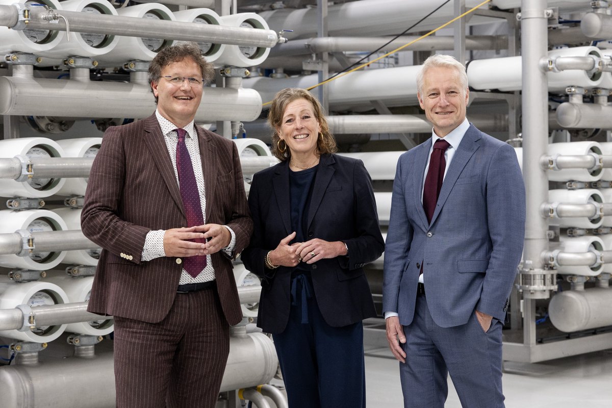 💧 Vandaag openden we ons nieuwe zuiveringsstation in #Kamerik.
De opening werd verricht door Jaap Slootmaker (#IenW), die symbolisch een deel van het oude station sloopte: het begin van een nieuwe generatie waterzuivering. 💪
Lees meer op: obi41.nl/2p88db6a