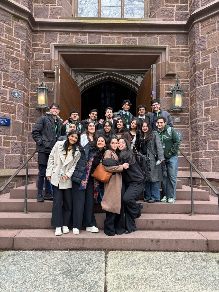 The fab students from <a href="/upenn/">U Penn</a> who joined us this weekend at @ivyfutureofpakistan 

#ivyfutureofpakistan #ivyfutureofpakistanconference #IFOP2025
<a href="/WajSKhan/">Wajahat S. Khan</a>