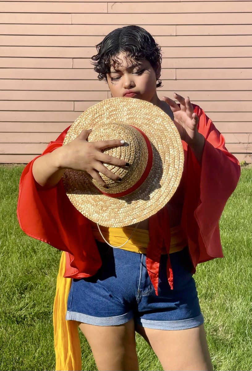 Strawbabycos's tweet photo. Might fuck around and become king of the pirates… 

#ONEPIECE #cosplay #Anitwt #cosplay https://t.co/sSJ079kx0F