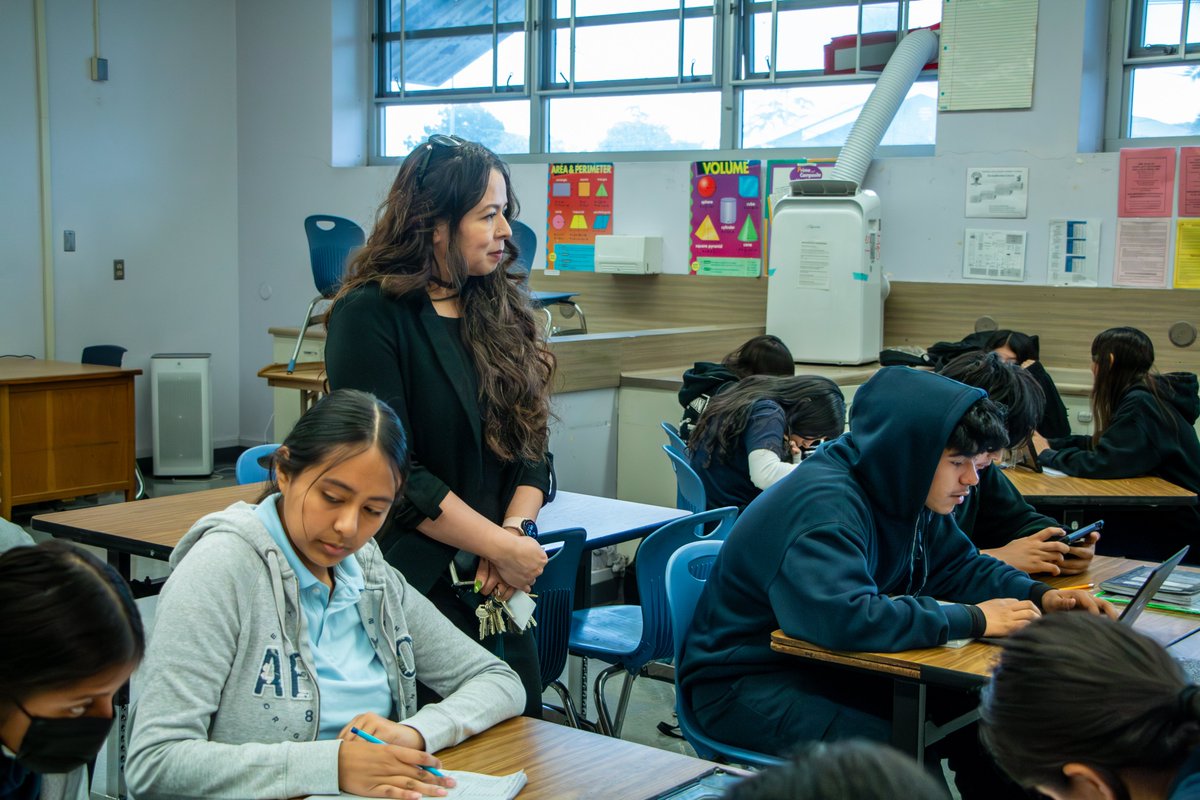 LAUSDSup's tweet image. From circuits to chords to equations—our students at Thomas Edison Middle School are diving into Spring Academy with energy and excitement. 
They're busy building robots and programming movements, creating music through modern band, and mastering accelerated math concepts to…