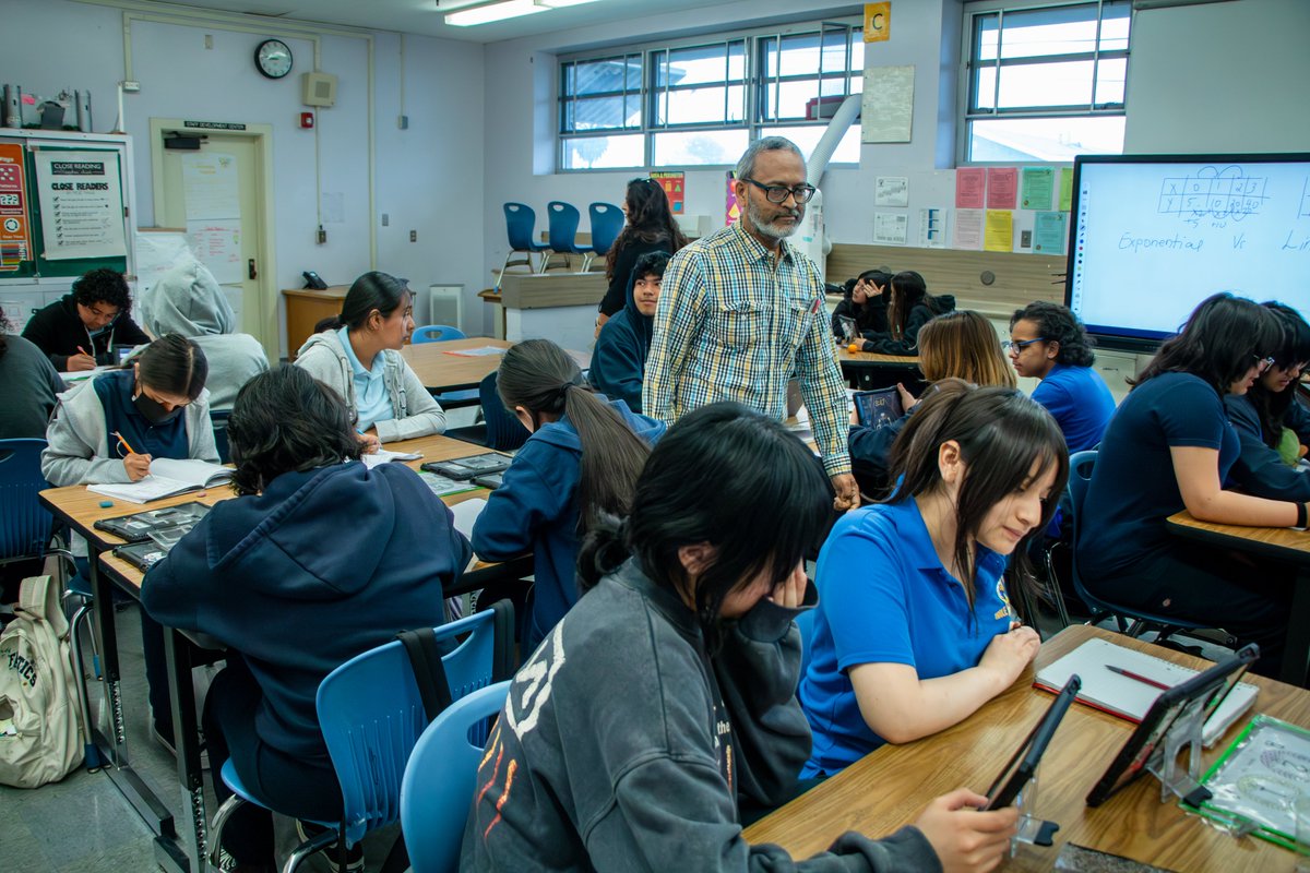 LAUSDSup's tweet image. From circuits to chords to equations—our students at Thomas Edison Middle School are diving into Spring Academy with energy and excitement. 
They're busy building robots and programming movements, creating music through modern band, and mastering accelerated math concepts to…