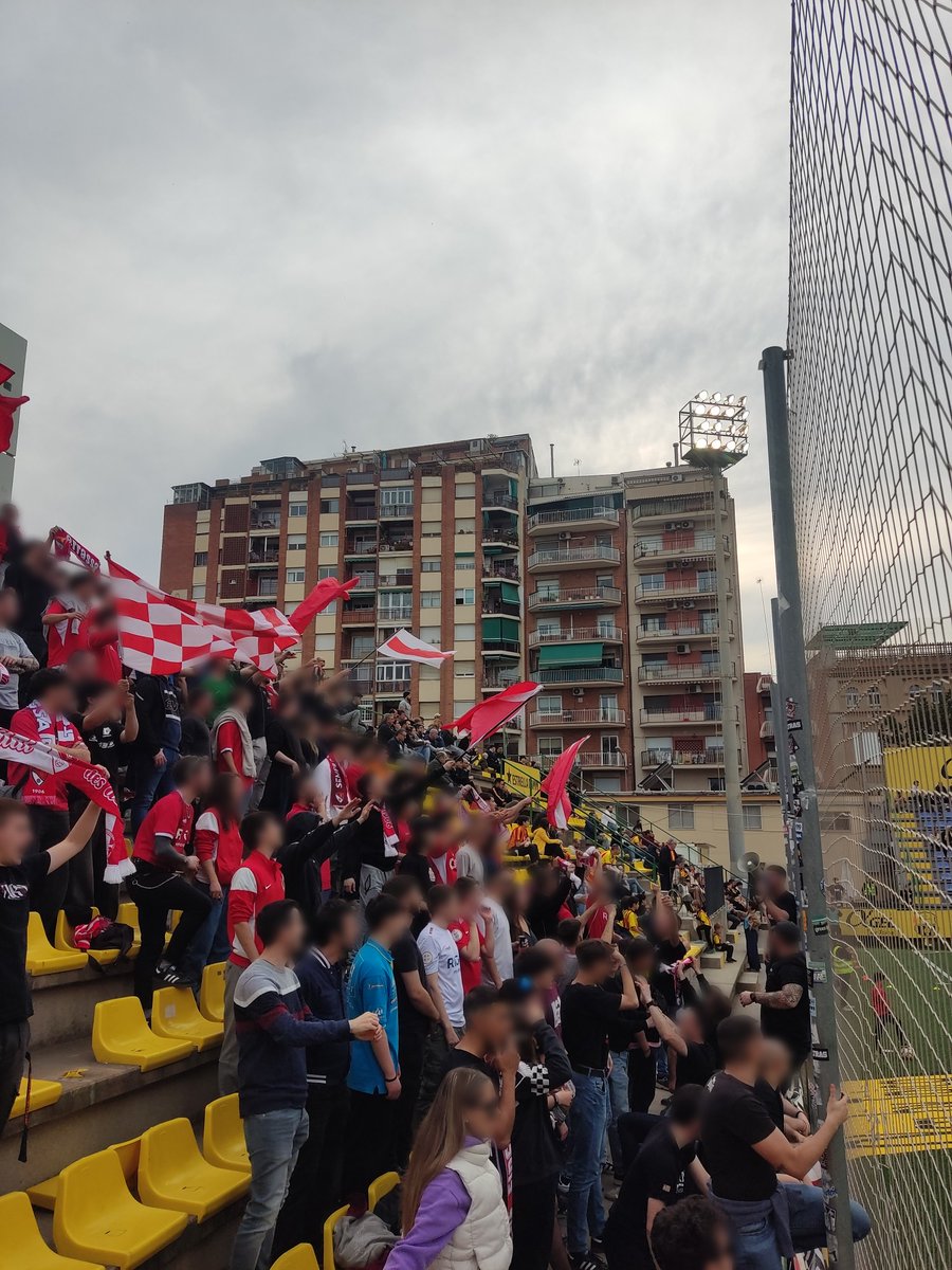 MALA RAÇA CREW (@malaracacrew) on Twitter photo Increïble l'ambient que es va veure ahir al Narcís Sala! Un altre gran desplaçament d'una afició que et serà sempre fidel. Ara tenim la mirada en el derbi d'aquest diumenge.
Aprofitem per agrair el gran tracte rebut de part dels amics de <a href="/Desperdicis/">Desperdicis 07</a> durant tota la jornada. Increïble l'ambient que es va veure ahir al Narcís Sala! Un altre gran desplaçament d'una afició que et serà sempre fidel. Ara tenim la mirada en el derbi d'aquest diumenge.
Aprofitem per agrair el gran tracte rebut de part dels amics de <a href="/Desperdicis/">Desperdicis 07</a> durant tota la jornada.