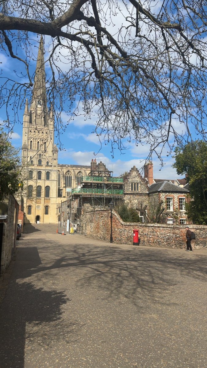 V_19x's tweet photo. Walking around in norwich https://t.co/0uuoqYSeNC